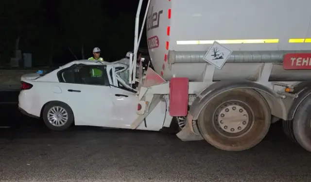 Otomobil Tankere Çarptı: 1 Ölü