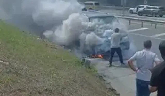 Esenler'de Seyir Halindeki Minibüste Çıkan Yangın Söndürüldü