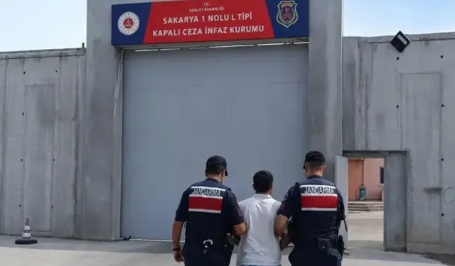 Sakarya'da 6 Kilo Esrar İle 102 Kök Kenevir Ele Geçirildi; 4 Tutuklama