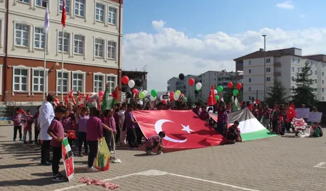 Sivas'ta Filistinli Çocuklar İçin Gökyüzüne Balon Bırakıldı