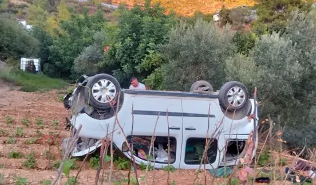 Ticari Araç Tarlaya Uçtu: 2 Yaralı