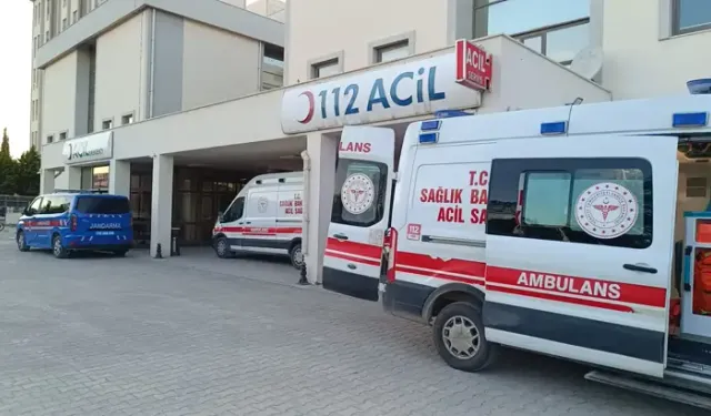 Otomobil İle Hafriyat Kamyonu Çarpıştı: 4 Yaralı