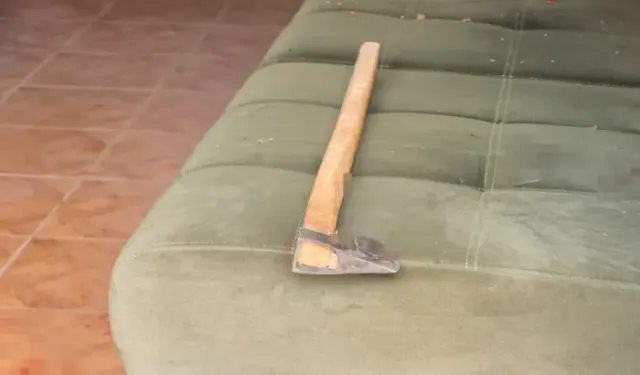 Husumetlisini Baltayla Başından Yaraladı
