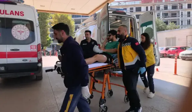 Kazada Yaralanan Sürücü, Sedyede Güneş Gözlüğüyle Hastaneye Gitti