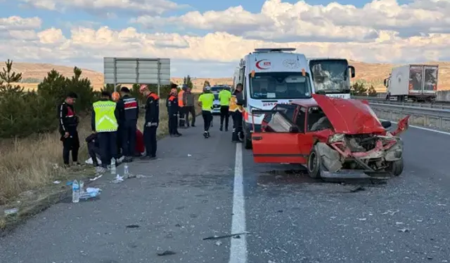Otomobil TIR'a Arkadan Çarptı: 2’si Çocuk 6 Yaralı