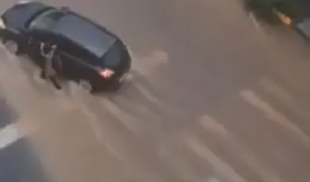 Sultanbeyli’de Yağmur Suyunda Sürüklenerek Yere Düşen Çocuğa Sürücü Yardım Etti