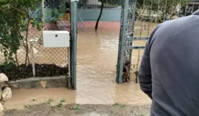 Mudanya'da Sağanak Su Baskınına Yol Açtı, Mahsur Kalanlar Kurtarıldı