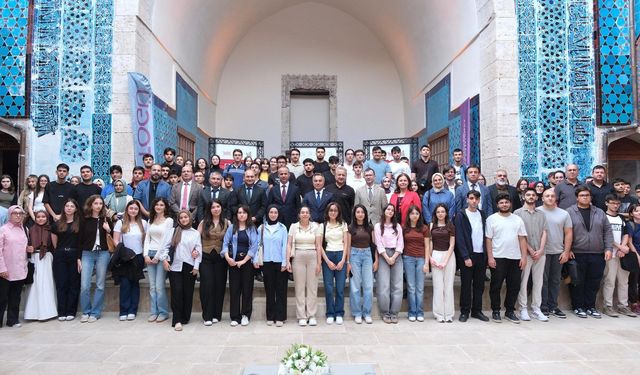 Yeni Tıp Öğrencileri Gökmedrese'nin Tarıhî Kimliğiyle Buluştu: Tıbbın Tarihine İlk Yolculuk
