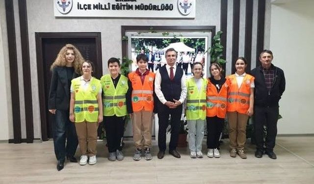 Minik Nezaket Elçileri Millî Eğitim Müdürlüğünü Ziyaret Etti