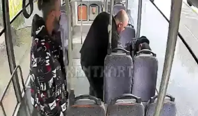 Midibüste Epilepsi Nöbeti Geçiren Yolcuya İlk Müdahaleyi Sürücüler Yaptı; O Anlar Kamerada