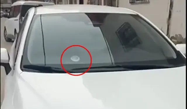 Mardin’de Park Halindeki Otomobile Yorgun Mermi İsabet Etti