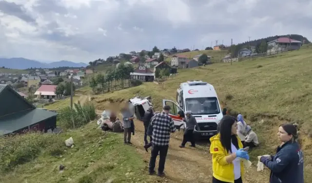 Sis Dağı Yaylası'nda Kamyonet, Uçuruma Yuvarlandı: 1'i Ağır 4 Yaralı