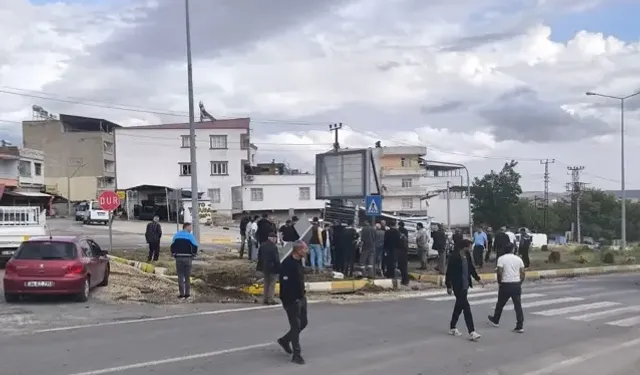 Diyarbakır’da Kamyonet İle Otomobil Çarpıştı: 2 Yaralı