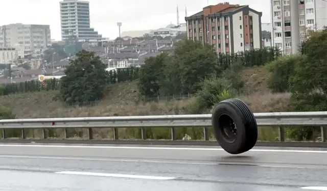 Başakşehir'de Otoyolda Kopan TIR Lastiği Tehlike Yarattı