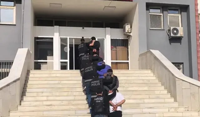 Uyuşturucu Operasyonunda Suçüstü Yakalanan 5 Şüpheli Tutuklandı