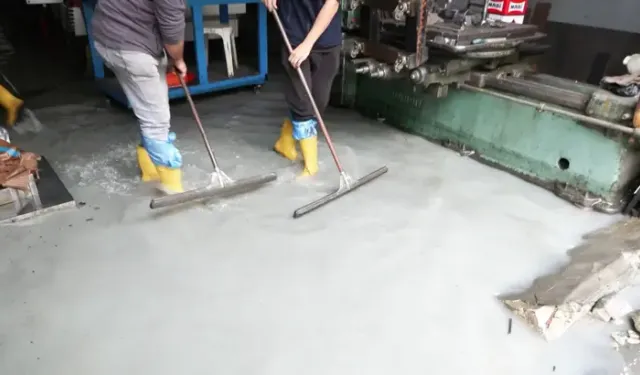 Esenyurt'ta Sanayi Sitesinde İş Yerlerini Su Bastı