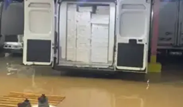 Kocaeli’de Sağanak Nedeniyle Ev Ve İş Yerlerini Su Bastı