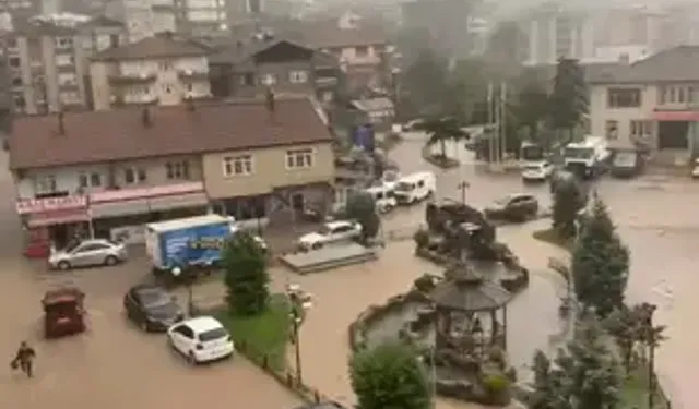 Zonguldak’ta Cadde Ve Sokaklar Göle Döndü