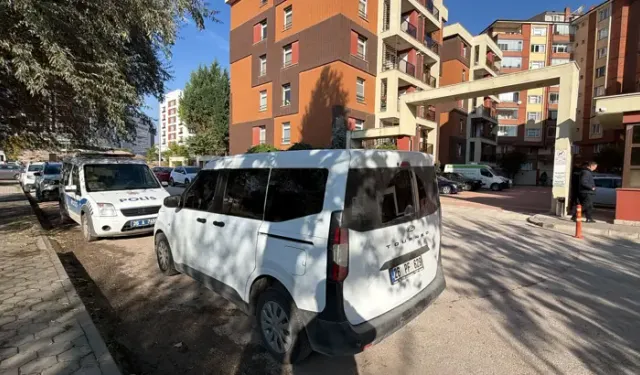 Öğretmenevi Müdür Yardımcısı, Evinde Ölü Bulundu