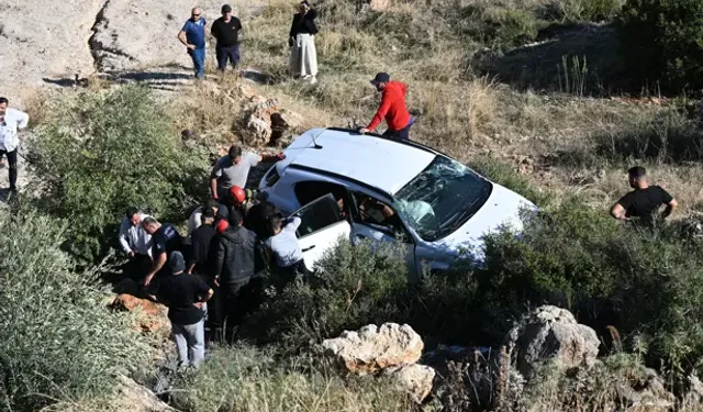 Seyir Terasında 30 Metreden Yuvarlanan Otomobilin Sürücüsü Yaralandı