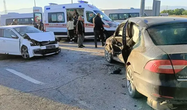 Malatya'da Otomobiller Çarpıştı; 1'i Ağır, 6 Yaralı