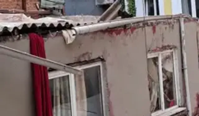 Beyoğlu’nda 5 Katlı Metruk Binanın Çökmeden Önceki Görüntüleri Ortaya Çıktı