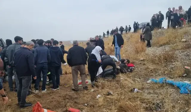 3 Aracın Karıştığı Kazada 12 Kişi Yaralandı