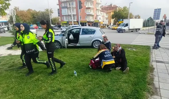 Aksaray’da Minibüsle, Otomobil Çarpıştı: 3 Yaralı