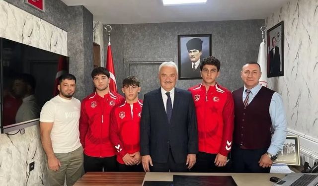 Balkan Şampiyonu Güreşçilerden İl Müdürü Haşim Eger’e Ziyaret