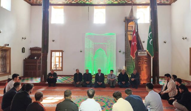 Erbaa’da Üniversitelilerden Silahtar Ömer Paşa Camii’ne Ziyaret