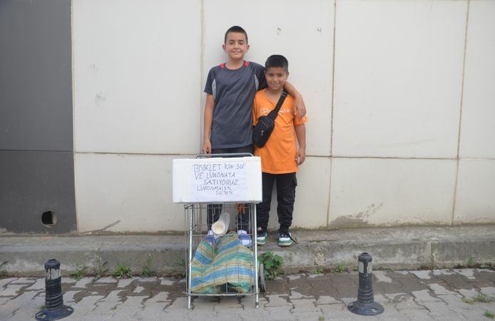 Bisiklet Hayali İçin Limonata ve Su Satıyorlar: Niksar'ın Minik Girişimcileri!