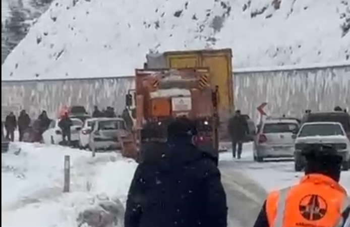 Erbaalılar Dikkat! Niksar Yolunda Ulaşım Durma Noktasında!