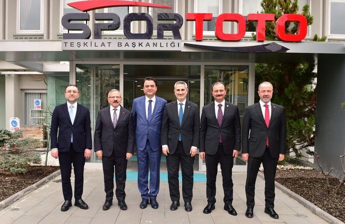Erbaa’ya Dev Yatırım: 1500 Kişilik Modern Spor Salonu İçin İmzalar Atıldı