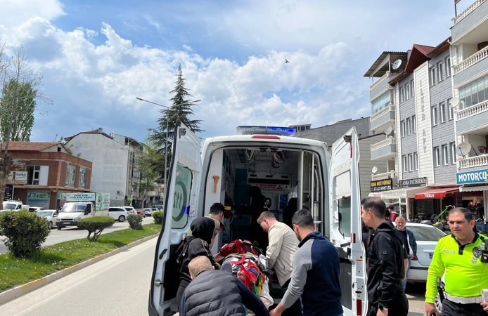 Yaya Geçidinde Hatalı Sollama Yapan Motorcu İlkokul Öğrencisine Çarpıp Kaçtı