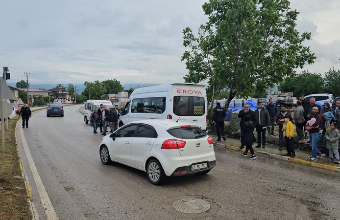 Erbaa’da 2 Minibüs Çarpıştı: 11 Yaralı