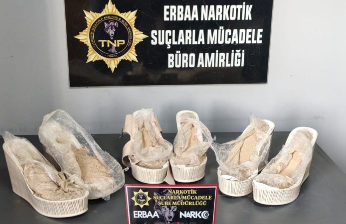Erbaa`da Kadın Ayakkabısına Gizlenmiş 1,6 Kilo Eroin Ele Geçirildi
