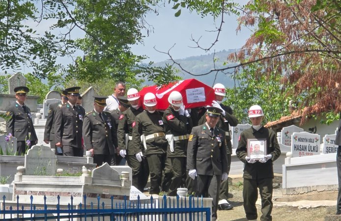 Şehit Askerin Cenazesi, Ailesinin İsteği Üzerine 14 Yıl Sonra İstanbul'a Nakledildi