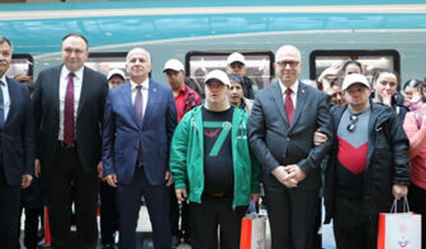 Özel Gereksinimli 34 Kişi, YHT Heyecanı Yaşadı
