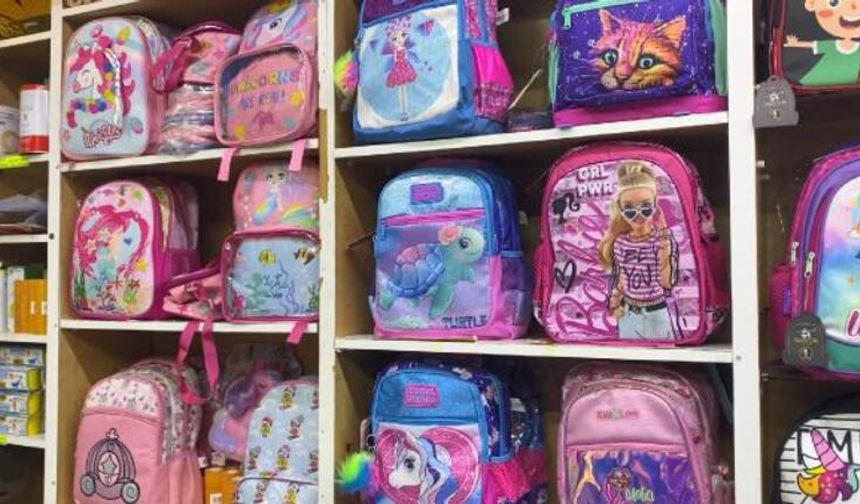 Okulların Açılmasına Bir Gün Kala Kırtasiyelerde Alışveriş Hareketliliği