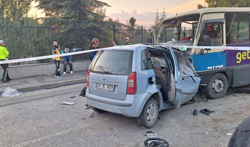Minibüs İle Otomobil Çarpıştı: 1 Ölü, 14 Yaralı