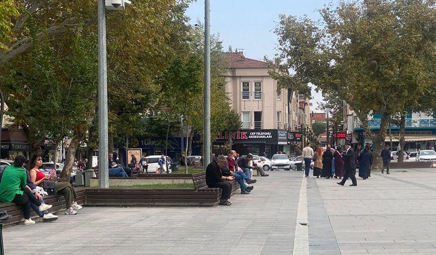 Erbaa’da Hava Sıcaklığı Mevsim Normallerinin Üzerine Çıktı, Vatandaşlar Dışarıya Akın Etti
