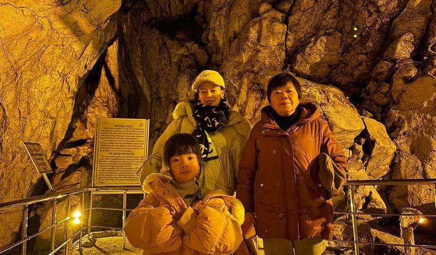 Çinli Öğrenci, Derste Gördüğü Mağaradan Etkilenip, Ailesi İle Tokat'a Geldi