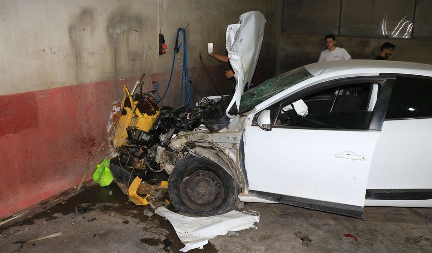 Erbaa’da Otomobil Karşı Şeride Geçip Motosiklete Çarptı: 2 Yaralı