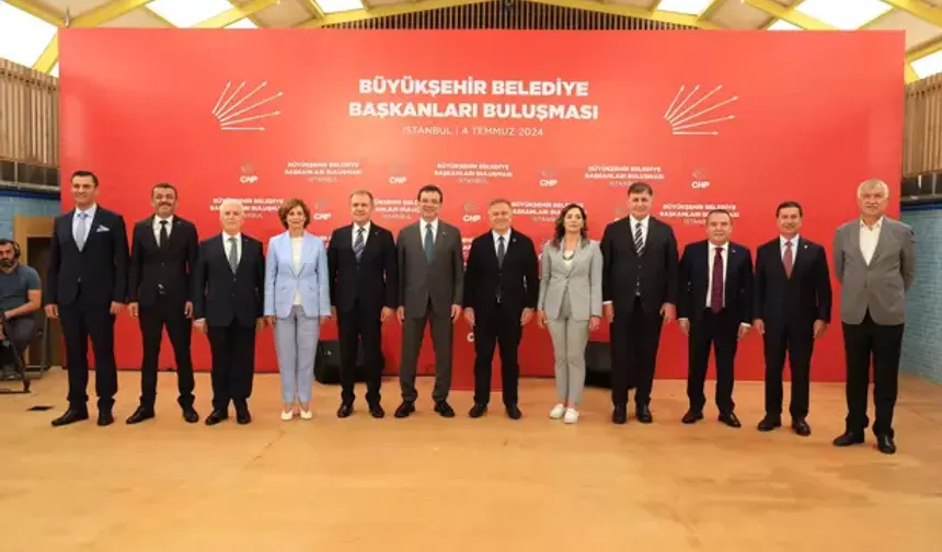 CHP'li Büyükşehir Belediye Başkanları İstanbul'da Bir Araya Geldi
