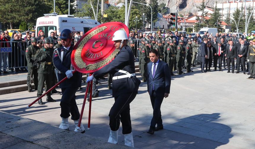 Tokat’ta  Cumhuriyetin 101. Yılında Çelenk Sunumu Gerçekleşti