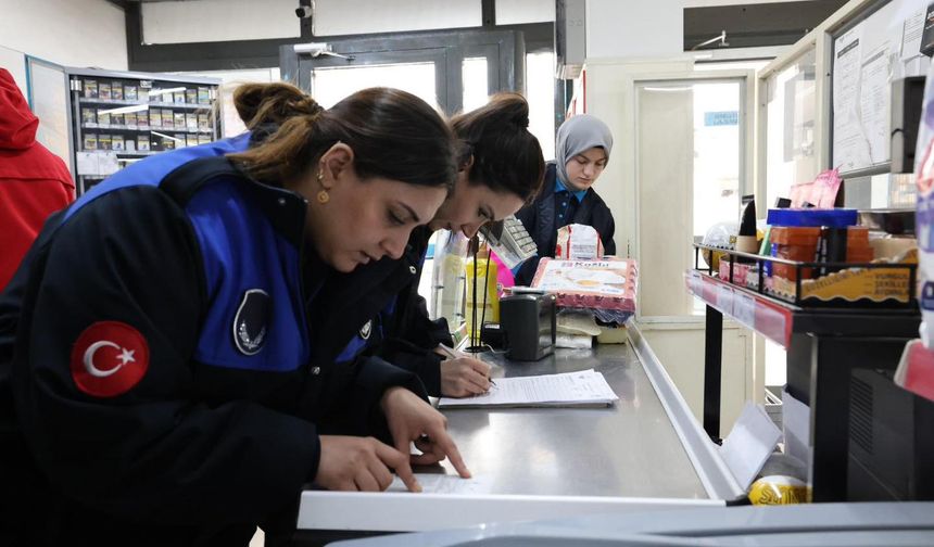 Tokat Belediyesi Zabıta Ekiplerinden Market Denetimi: Fiyat, Hijyen ve Ruhsatlar Kontrol Edildi