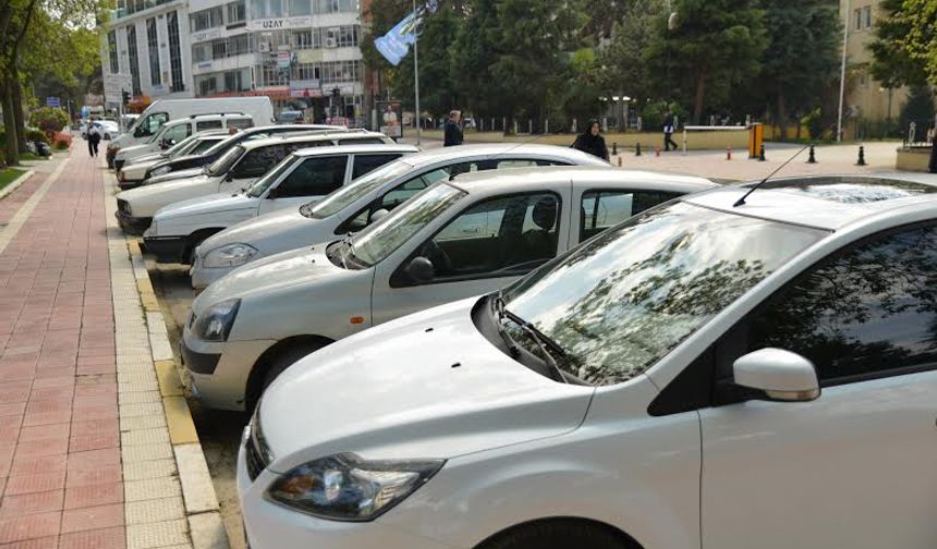 Vatandaşlar Şikâyetçi: Erbaa'da Park Yeri Bulmak Zorlaştı