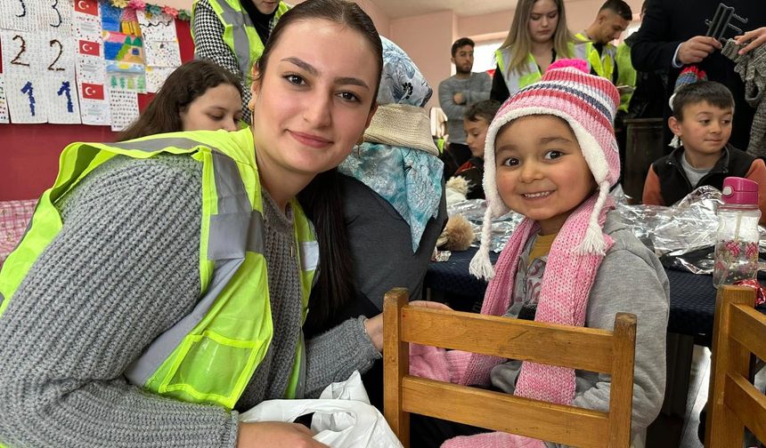 Niksar'da Köy Okullarına Kalpleri Isıtan Ziyaret