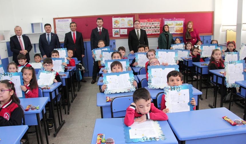 Erbaa Kaymakamı Dr. İsmail Altan Demirayak, Öğrencilerin Karne Sevincine Ortak Oldu