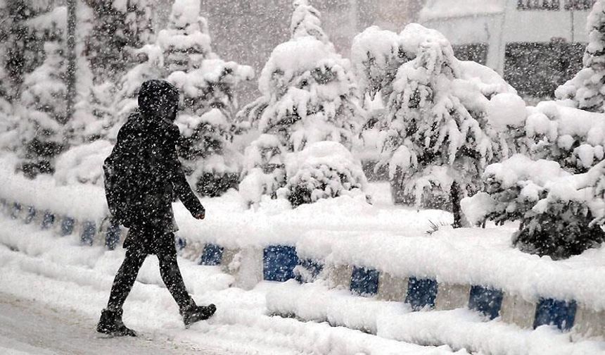 Erbaa’da Kar Yağışı Etkisini Artırıyor! Okullar Tatil Edilir mi?